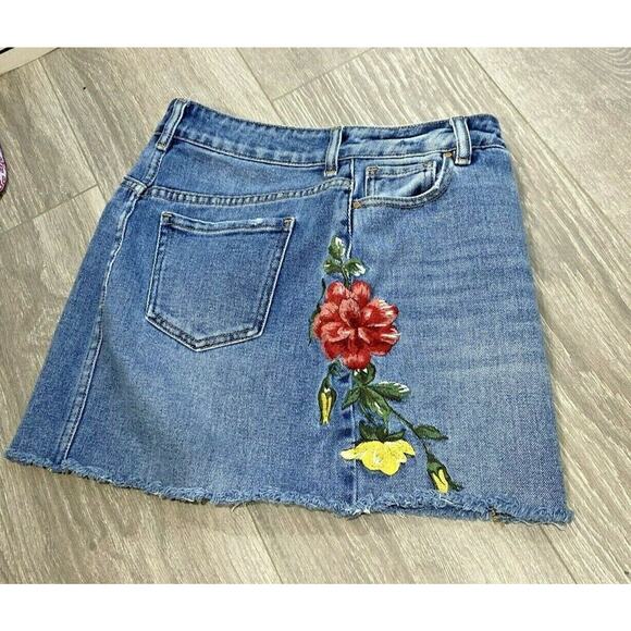 PacSun blue jean denim mini skirt colorful floral embroidery cut-off style sz 24 - Picture 4 of 7